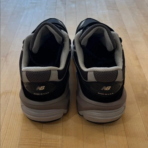 New Balance Made In USA 990 V6 Sneaker Women’s Size 11 Black White Running